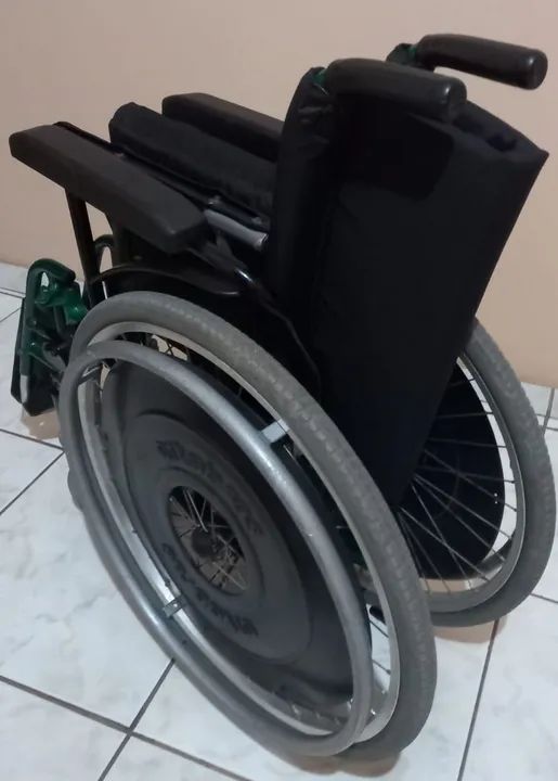 Cadeira de rodas em ótimo estado - Foto 3