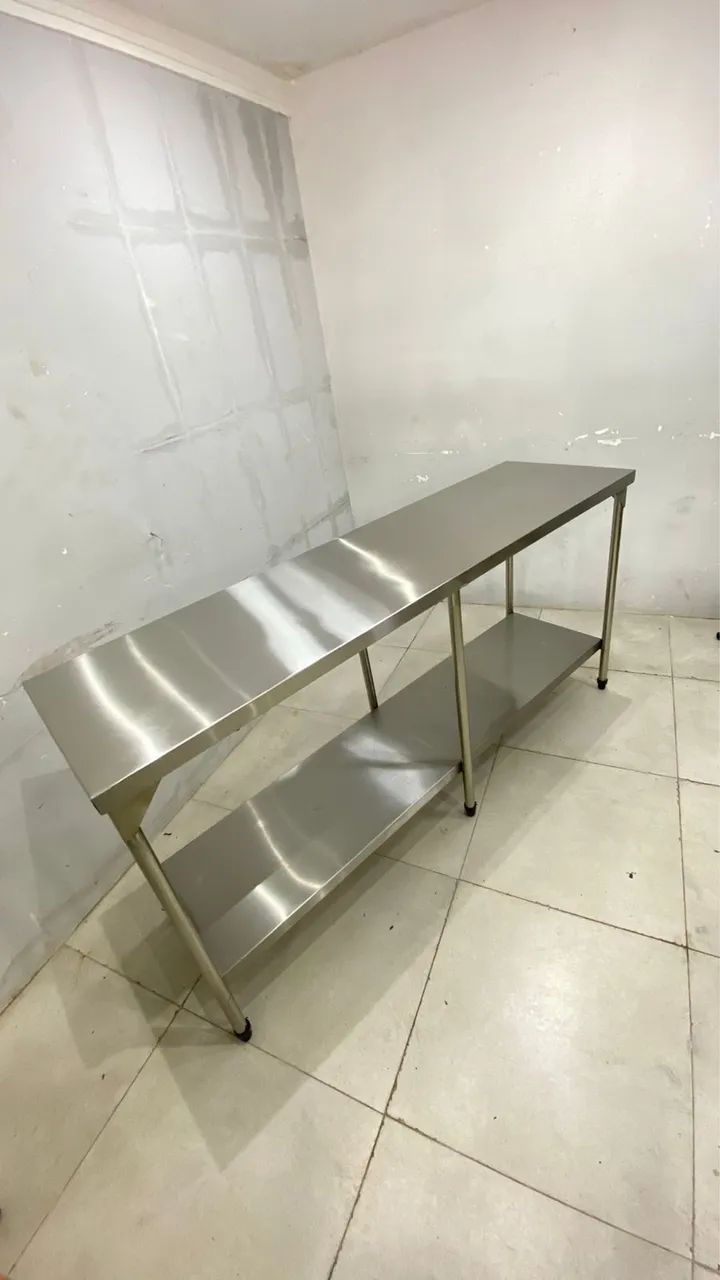 Mesa de 1.90x60 com prateleira embaixo