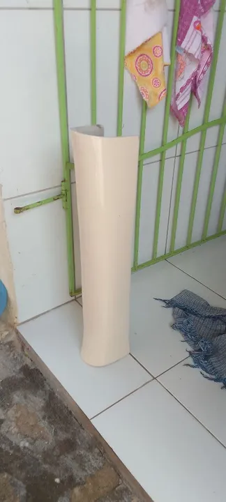 Pé de lavatório para banheiro