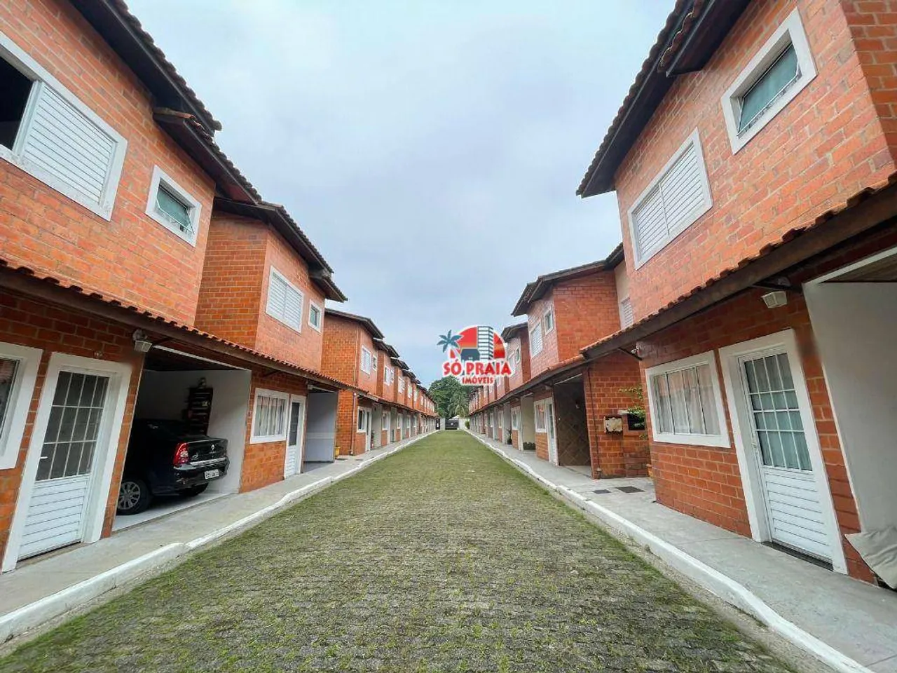 Sobrado com 3 dormitórios à venda, 99 m² por R$ 320.000,00 - Vila São Paulo - Mongaguá/SP