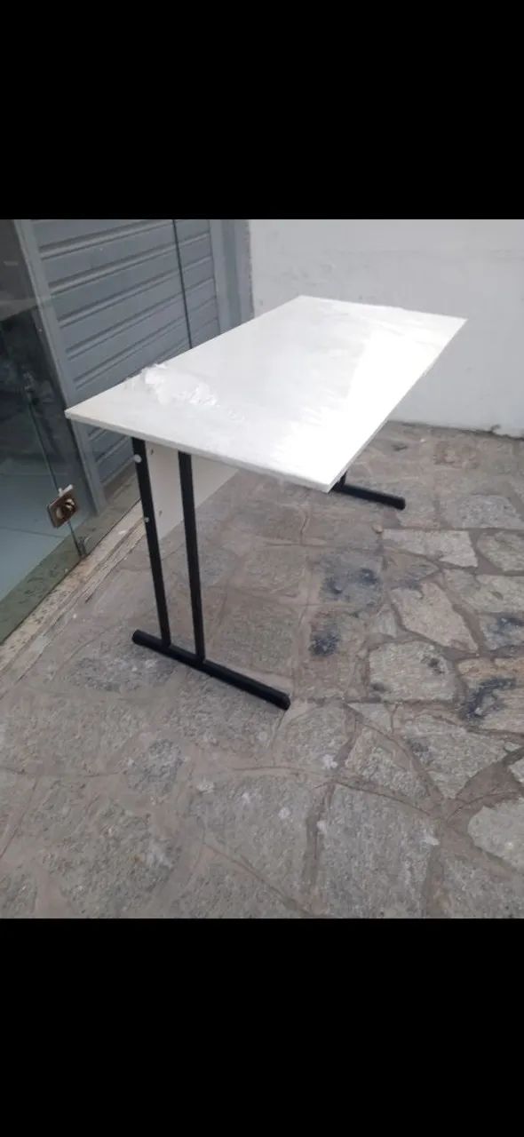Mesa de Escritório Branca com Pés em Metal - Foto 2