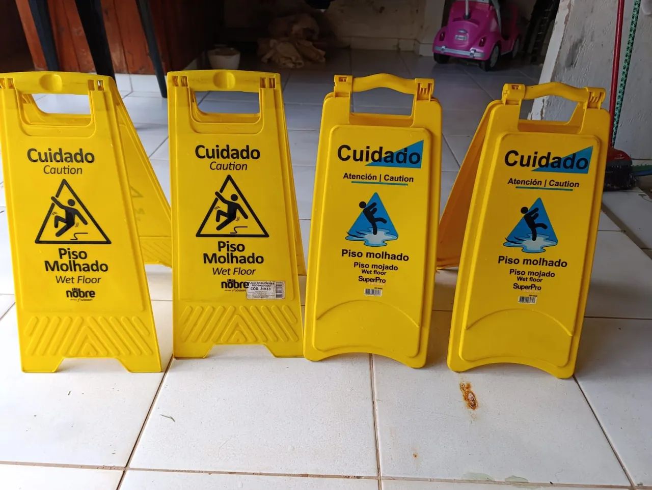 Sinalização de Segurança para Piso Molhado - Kit com 4 Peças