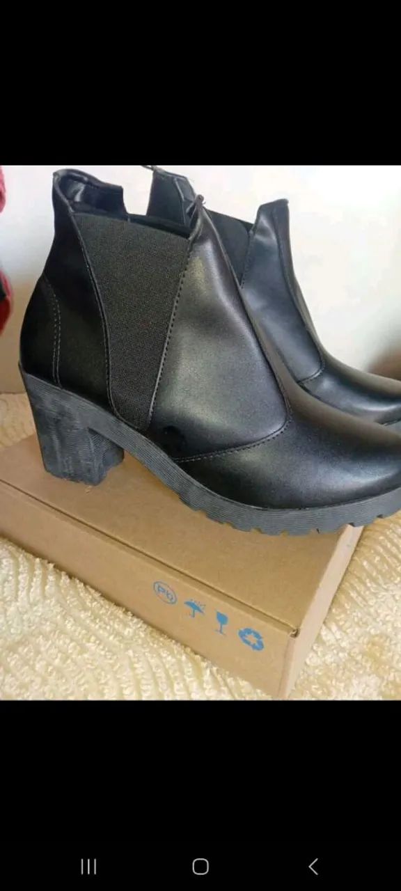 Botas de couro pretas com salto bloco - Foto 2