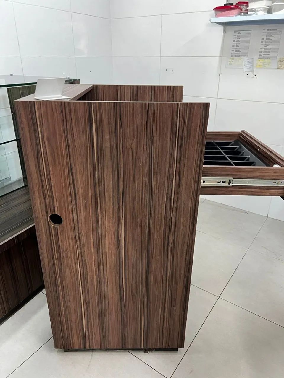 Conjunto de Balcões e Armários para Comércio - Foto 4