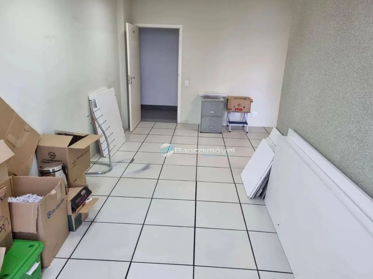 Conjunto de Salas/Comercial, bem localizada, perto de tudo. Edifício com portaria 24 hs, e