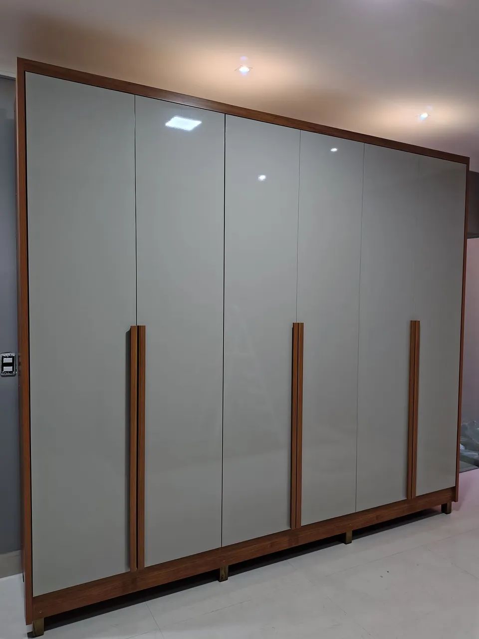 Guarda-Roupa Moderno com Design Elegante - Foto 5