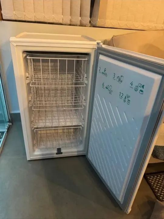 Mini freezer Consul vertical - Pequena e Prática - Foto 2