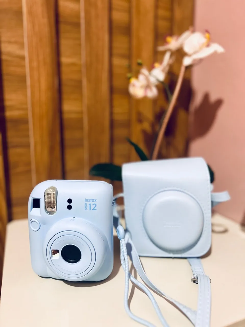 Instax Mini 12 - Câmera Instantânea com Case