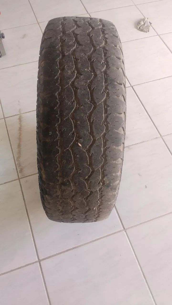 Um pneu tr4 meia vida  - Foto 2