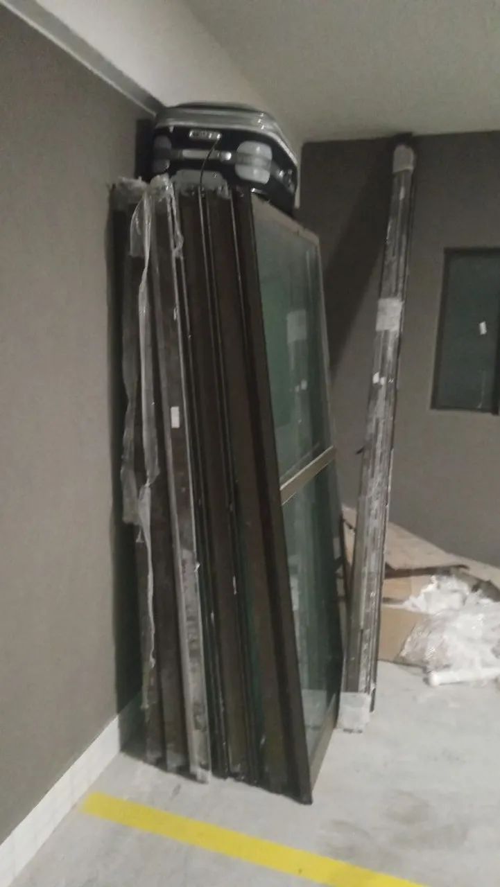 Aluminum sliding door64595710908033121
