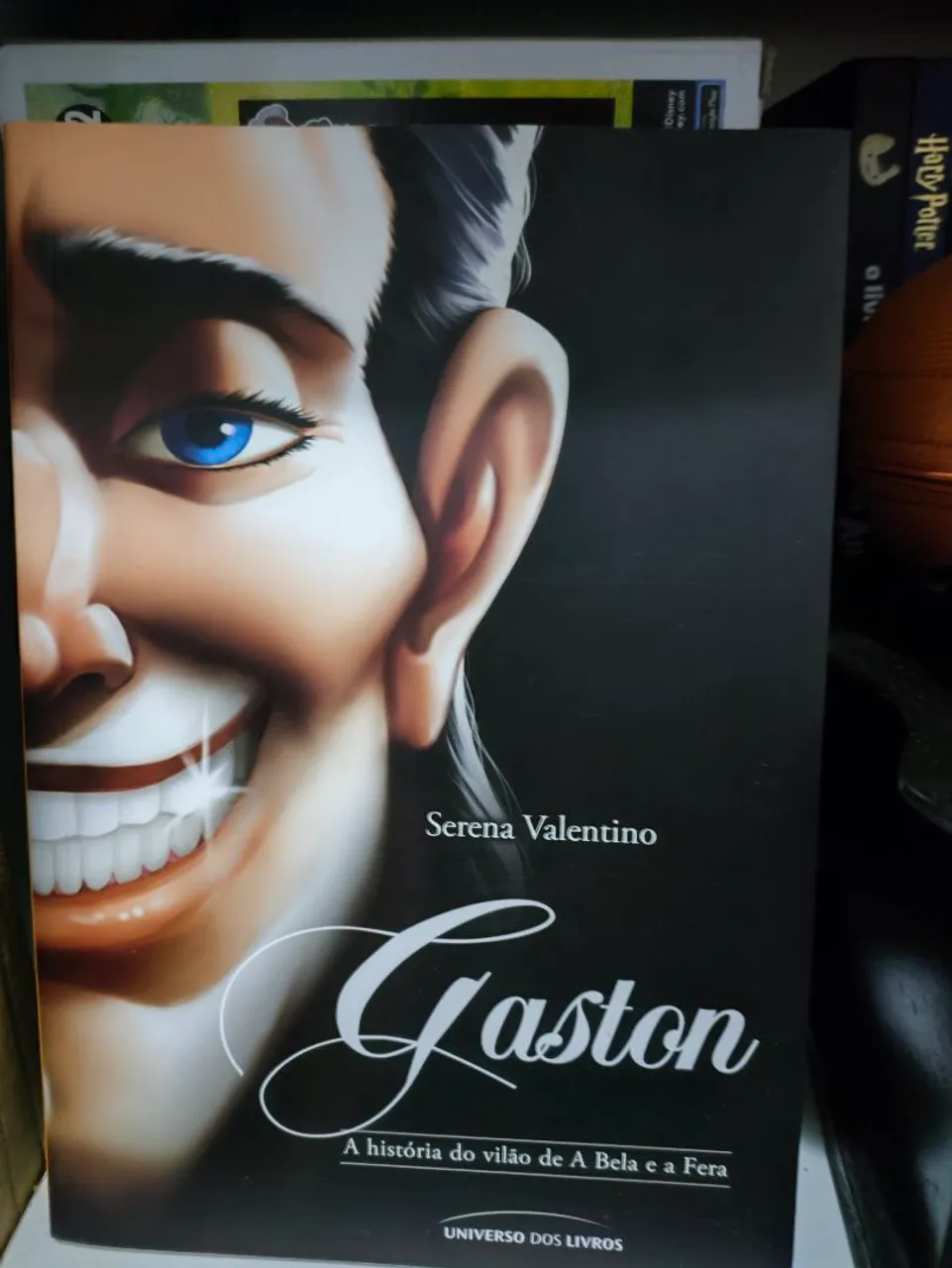 Livro Gaston - A História do Vilão de A Bela e a Fera