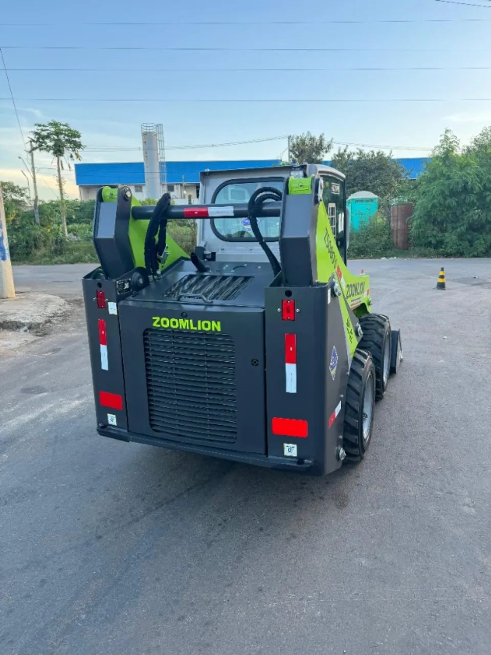 Locação de Minicarregadeira 830 kg - Foto 4