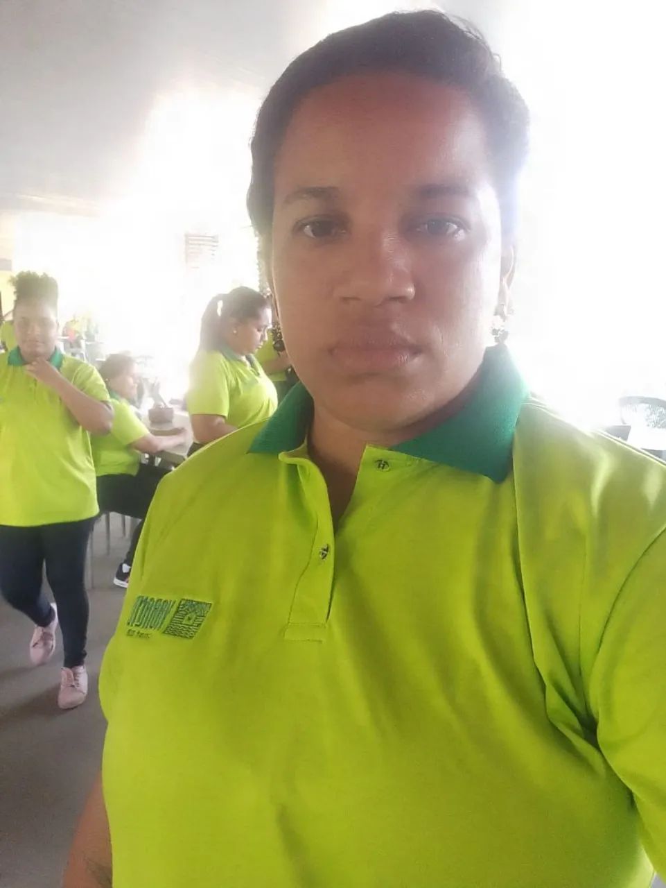 Cuido de crianças e trabalho com serviços domésticos 