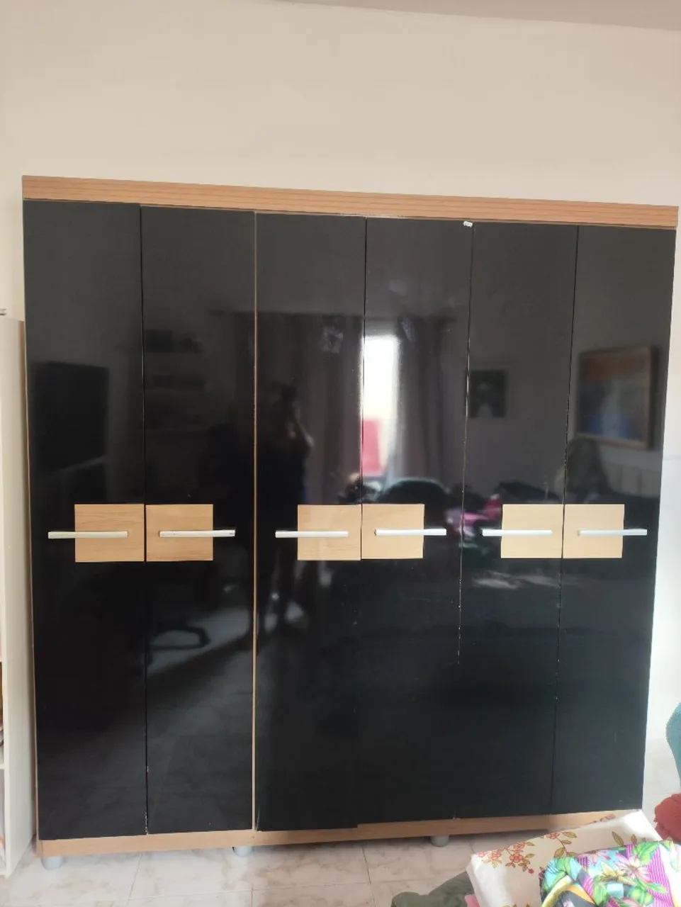 Guarda-Roupa Moderno com Design Elegante