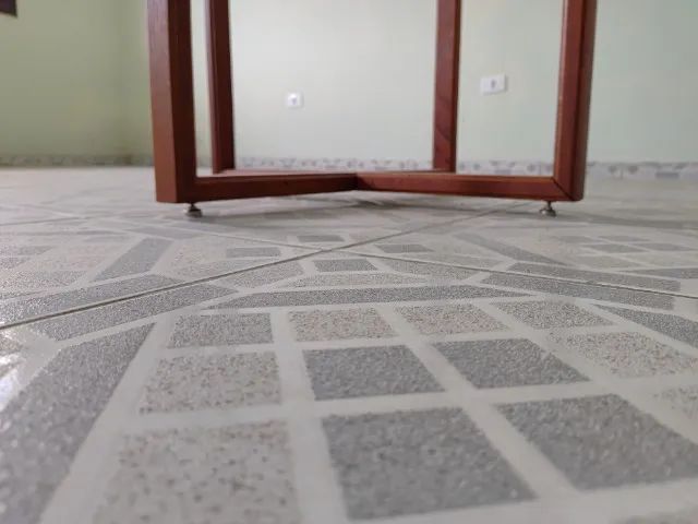 Mesa de madeira com Tampo de vidro - Foto 2