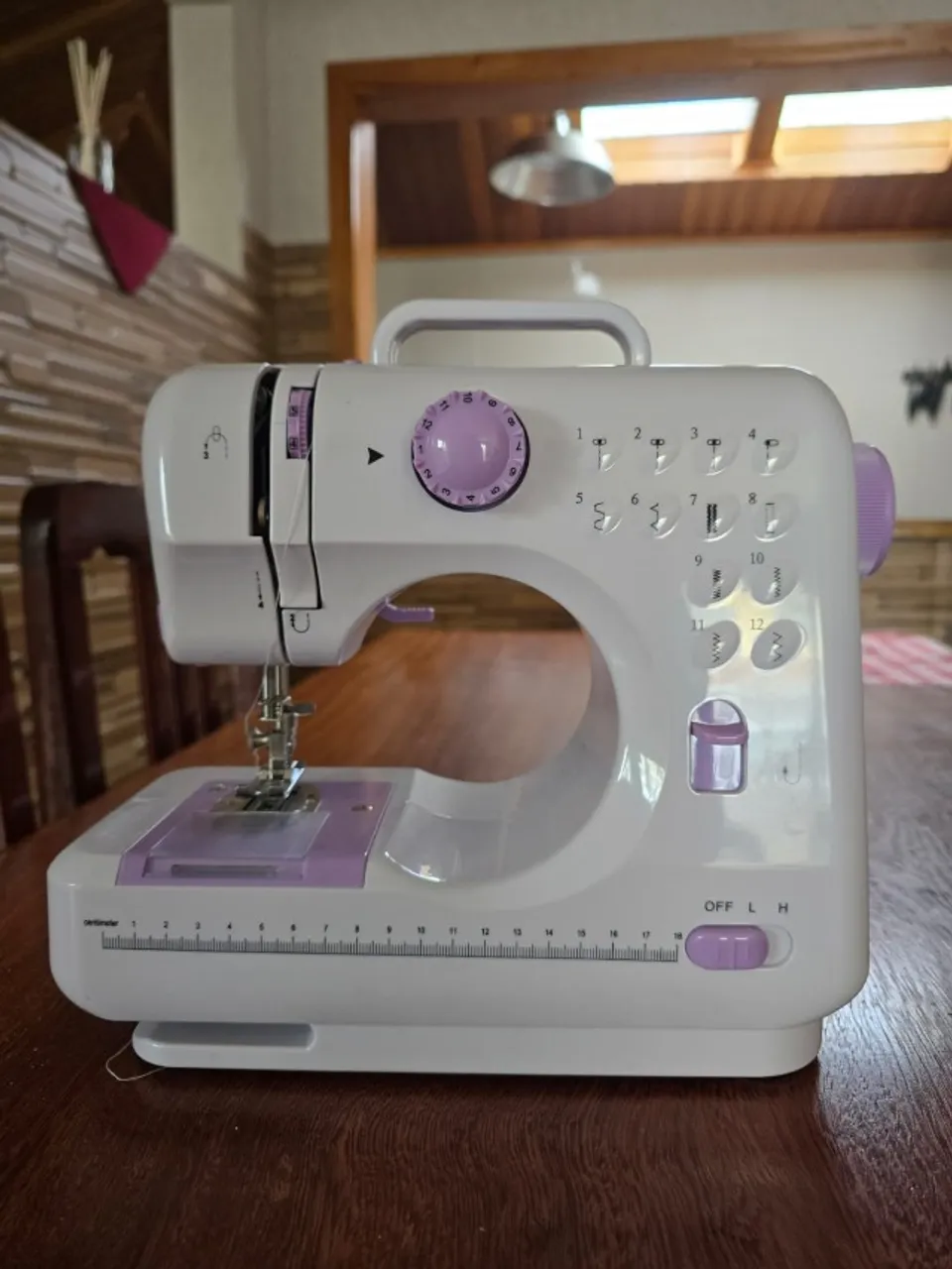 Máquina de costura + kit costura completo