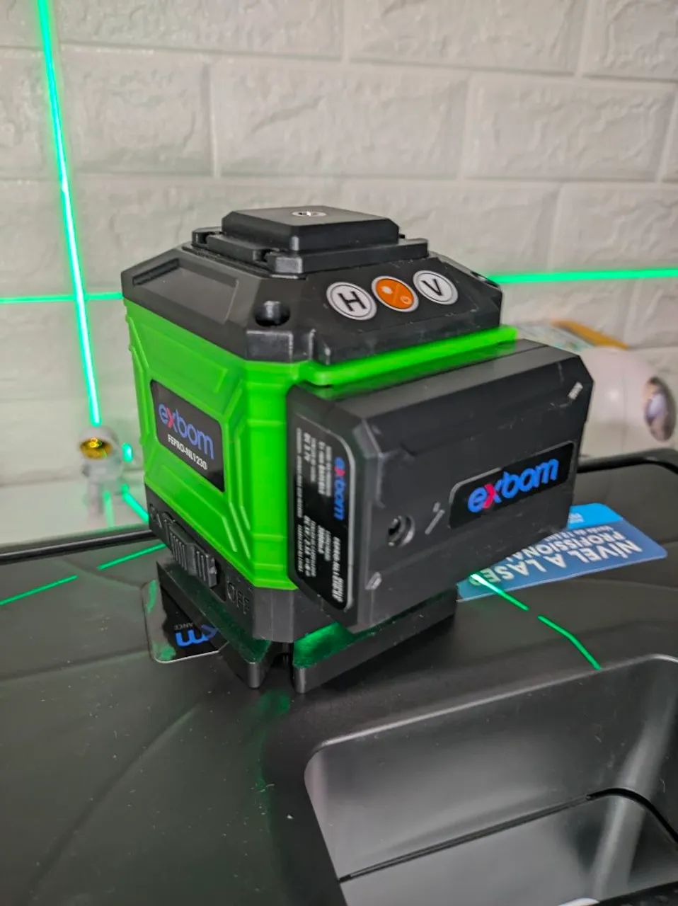 Nível a laser Exbom 12 linhas 2 baterias kit completo + tripé - Foto 4