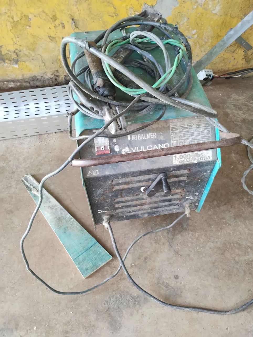 Furadeira de Bancada e Serra Makita, máquina de solda,bancada com torno,tudo ótimo estado. - Foto 4