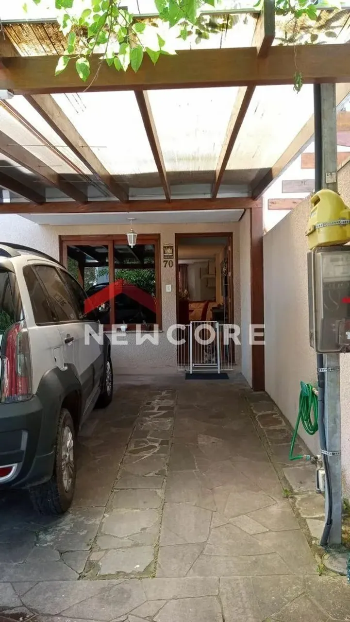 Sobrado em Rua Bernardo Profes - Hípica - Porto Alegre/RS