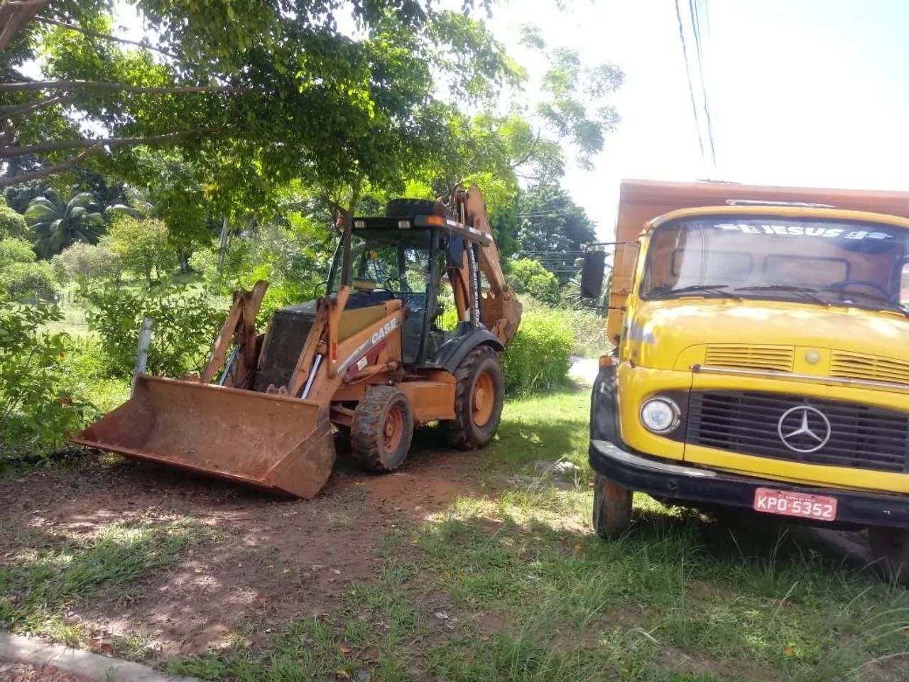 Terra limpa pra aterro, retroescavadeira  - Foto 3