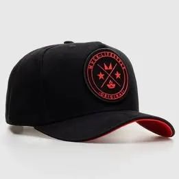 Boné Brasão Preto e Vermelho MVCK