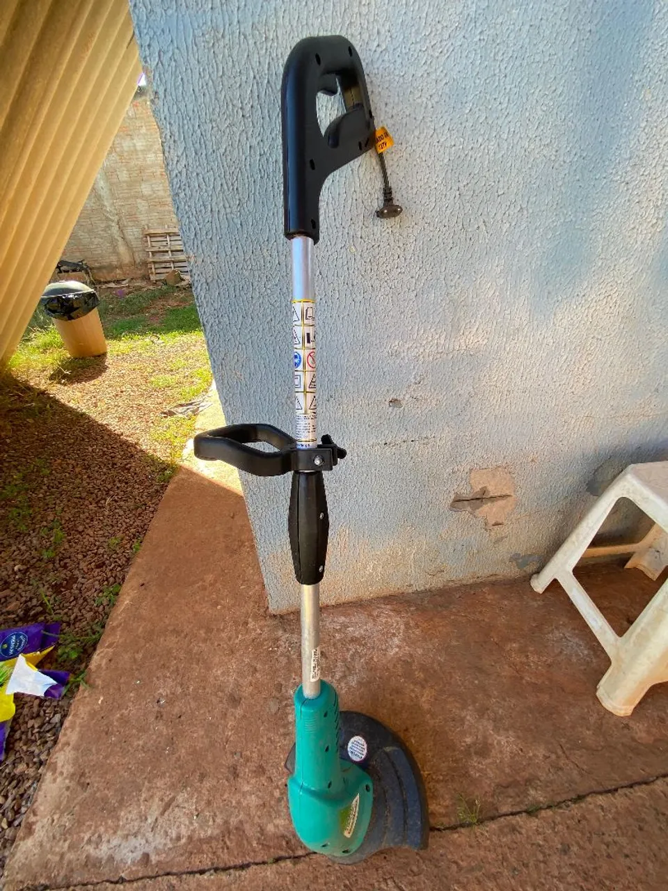 Roçadeira Elétrica - Ideal para seu jardim!
