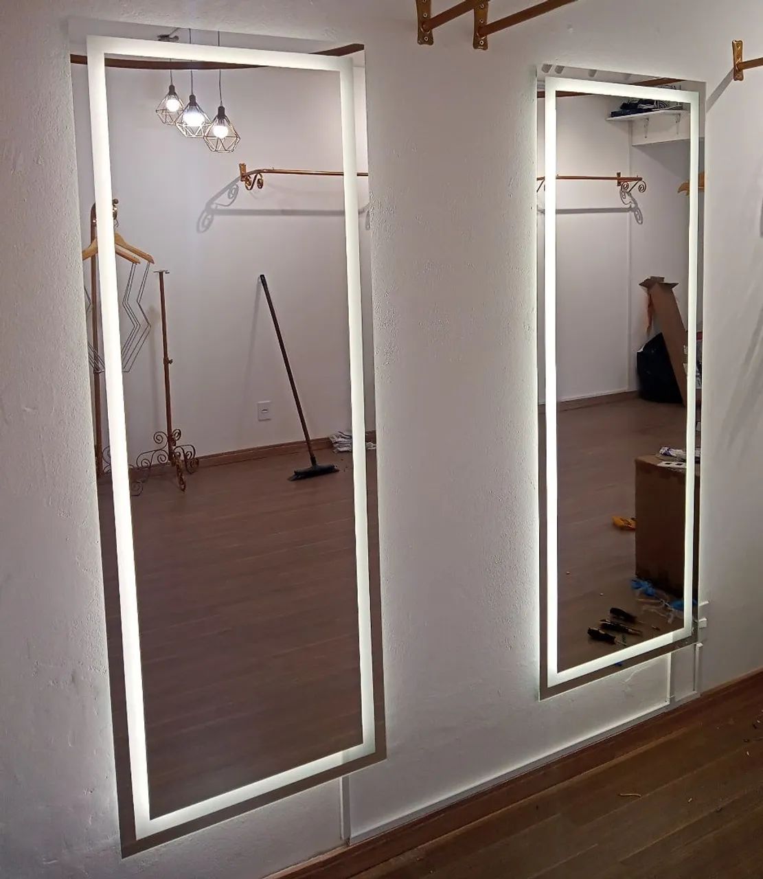 Espelhos com LED para Loja - Design Moderno