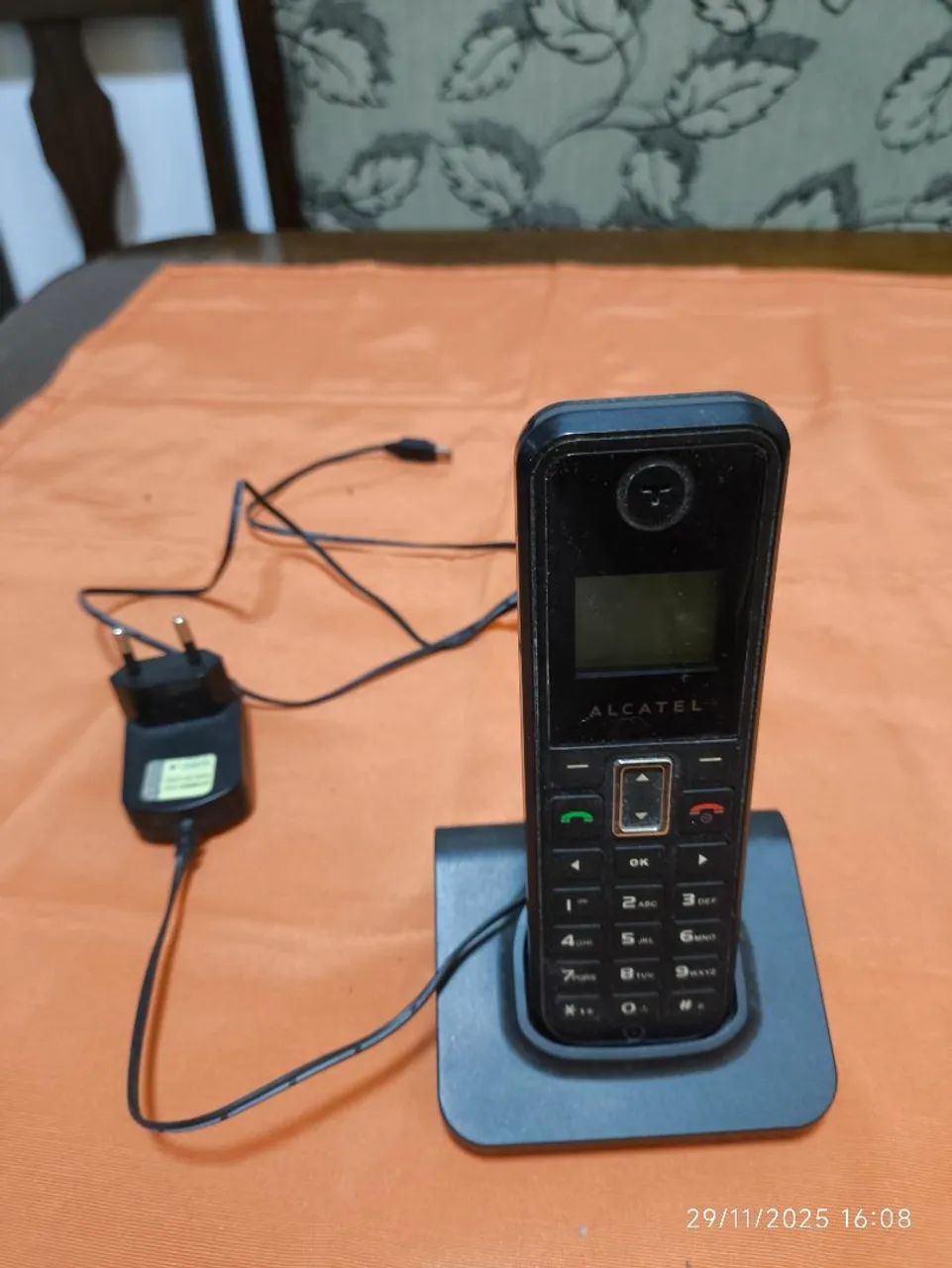 Telefone GSM, carregamento com base fixa, funciona com chip de celular 