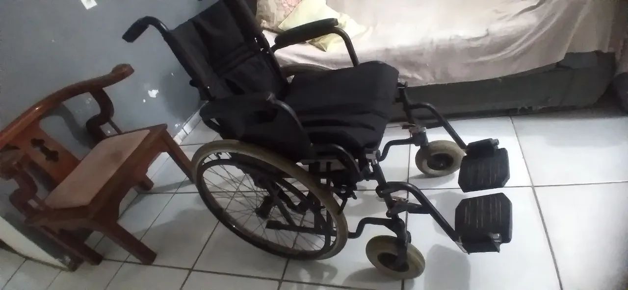 Vende-se cadeira de roda - Foto 5
