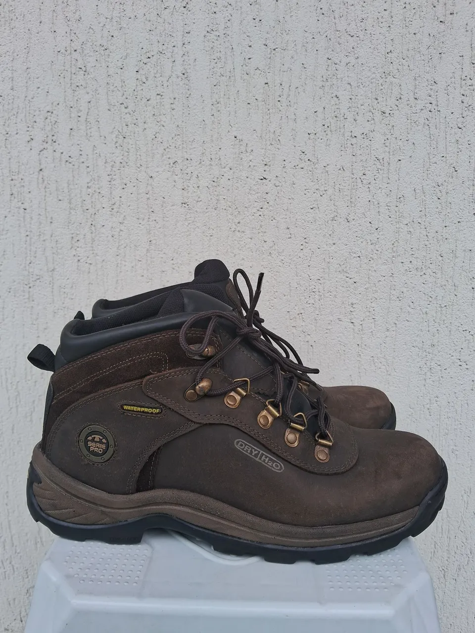 Bota de Trilha Impermeável Seri Pro