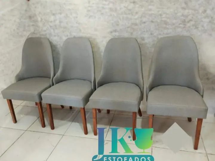 Cadeiras curvada