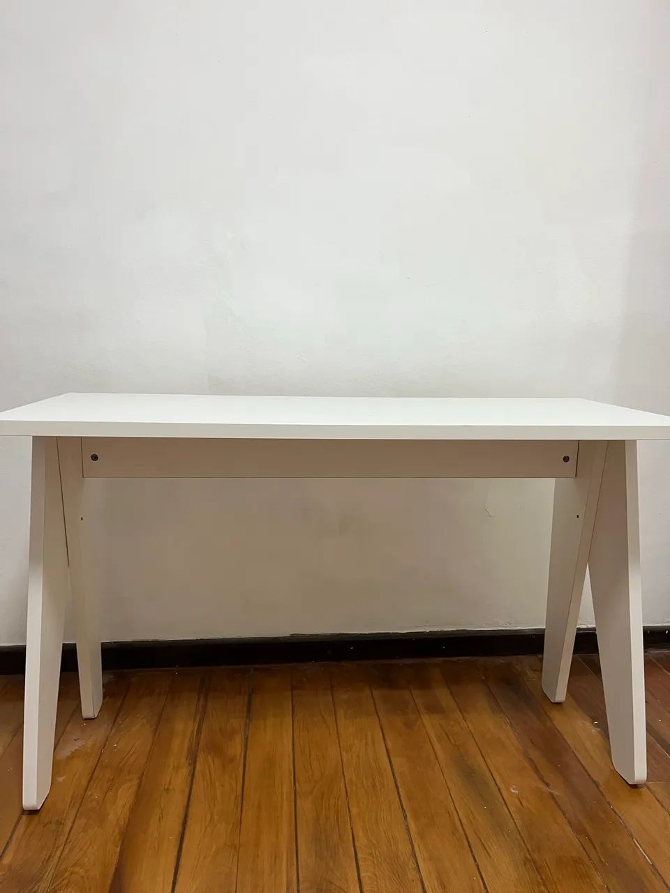 Escrivaninha branca