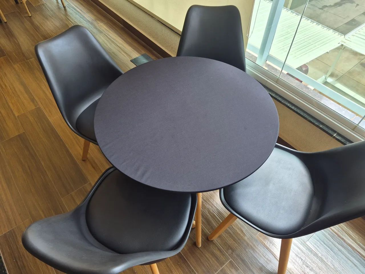 Vendo conjunto de mesa com 4 cadeiras modelo Leda - Foto 3