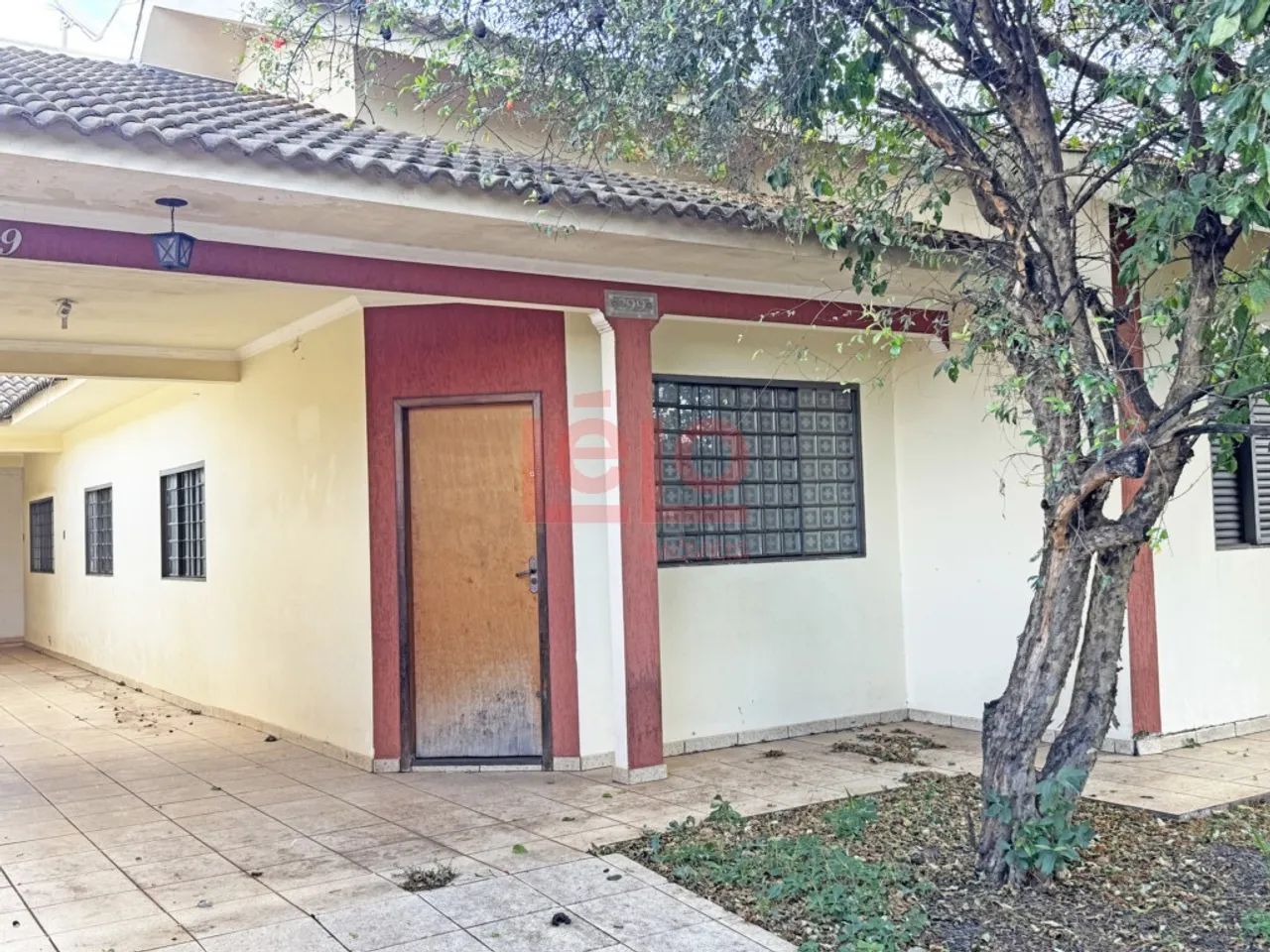 CASA ESPAÇOSA COM EDÍCULA - PRONTA PARA MORAR - Foto 5