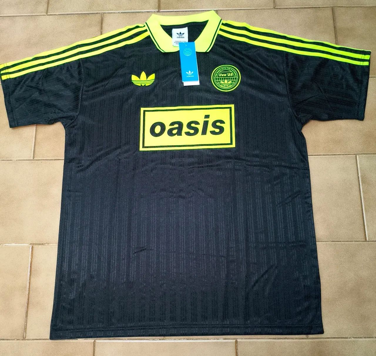 Camisa Adidas OASIS preta com verde GG