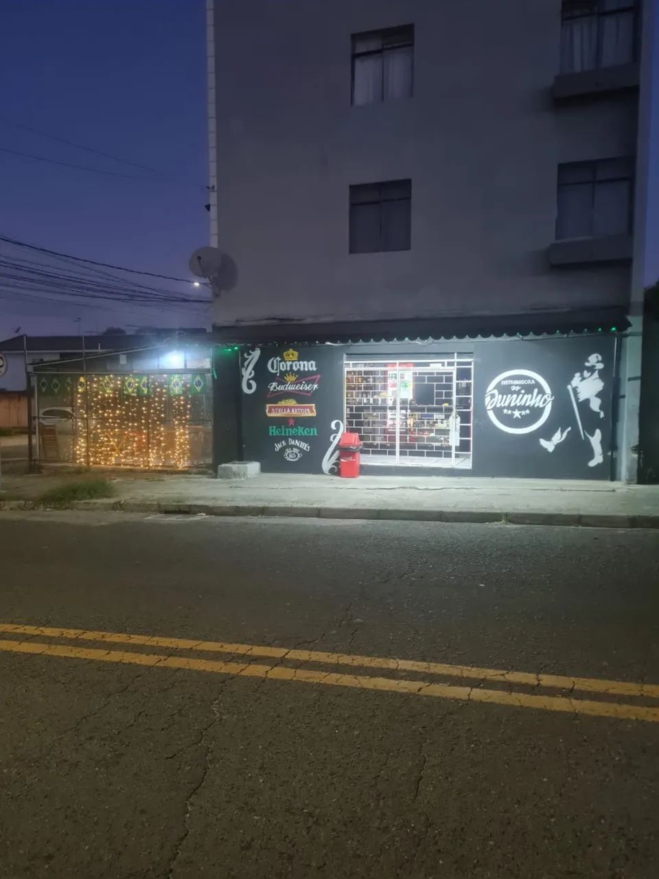 Imóvel comercial de esquina entre dois colégios 