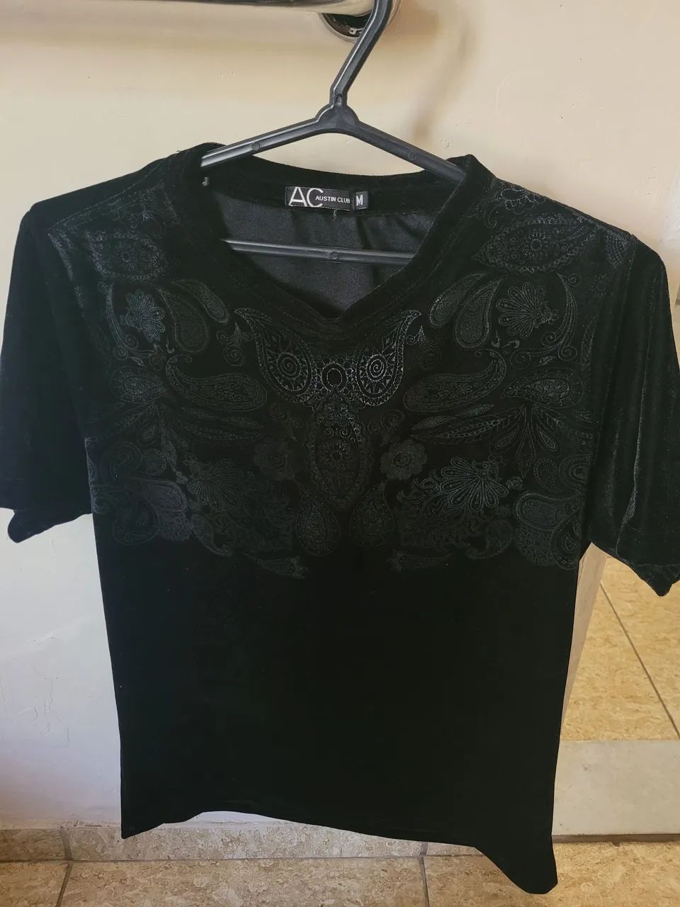 Blusa de veludo preta - Foto 2