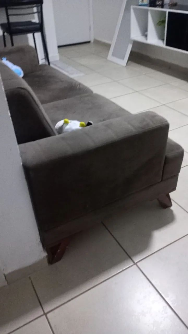 Sofá retrô marrom no tecido Suede foi 2800 usado poucas vezes  - Foto 2