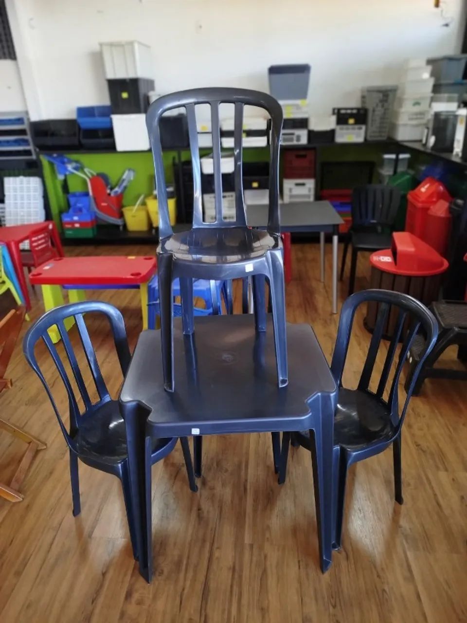 Jogo de Mesa Com Cadeira de Plástico  - Foto 3