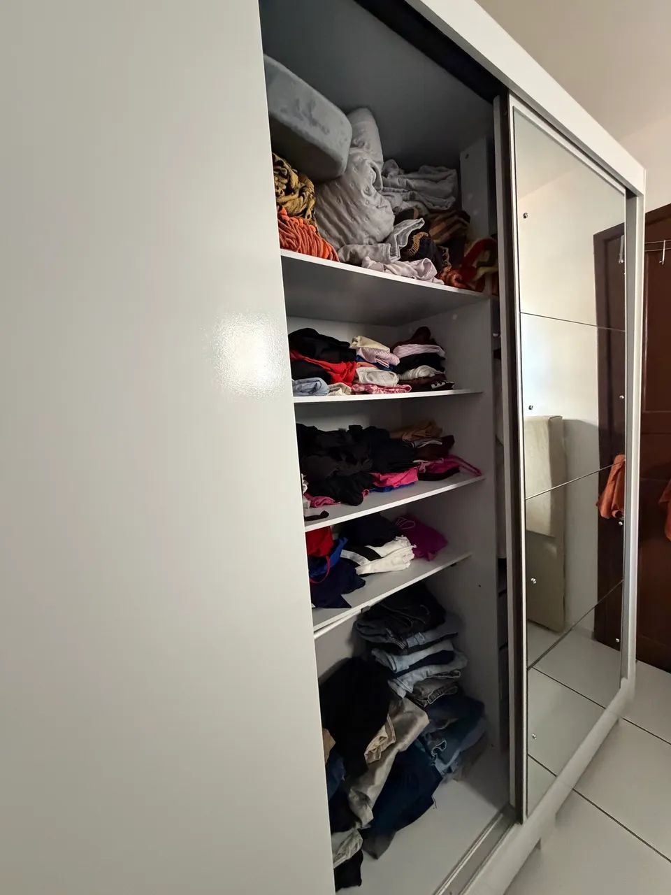 Guarda roupa 3 portas bem conservado  - Foto 5