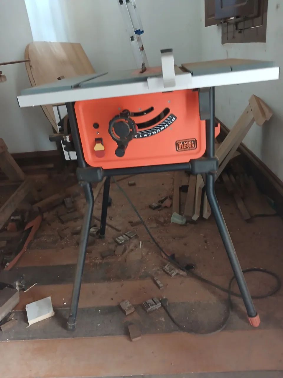 Serra circular de bancada Black e decker