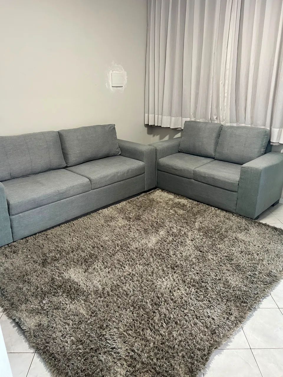 Sofá 2 e 3 lugares + tapete - Foto 2