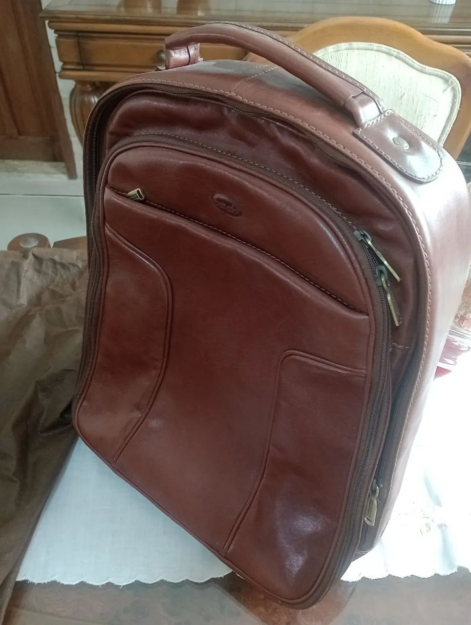 Mochila em couro legítimo bennesh nunca usada. 0km - Foto 5