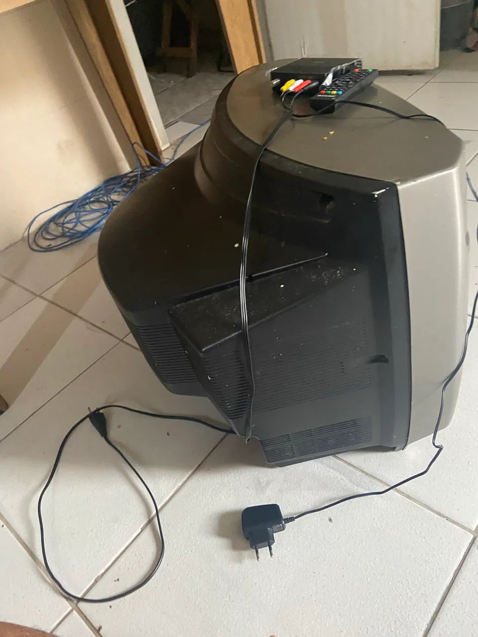 Tv de tubo + conversor incluso. - Foto 3