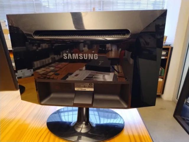 Monitor Samsung 20" - modelo: P2050 - Foto 2