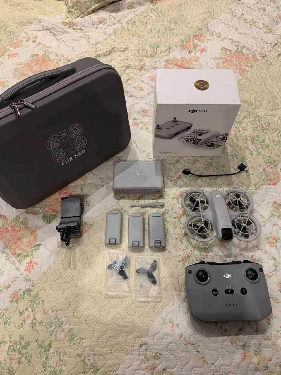 Drone DJI NEO Fly More Combo + Maleta