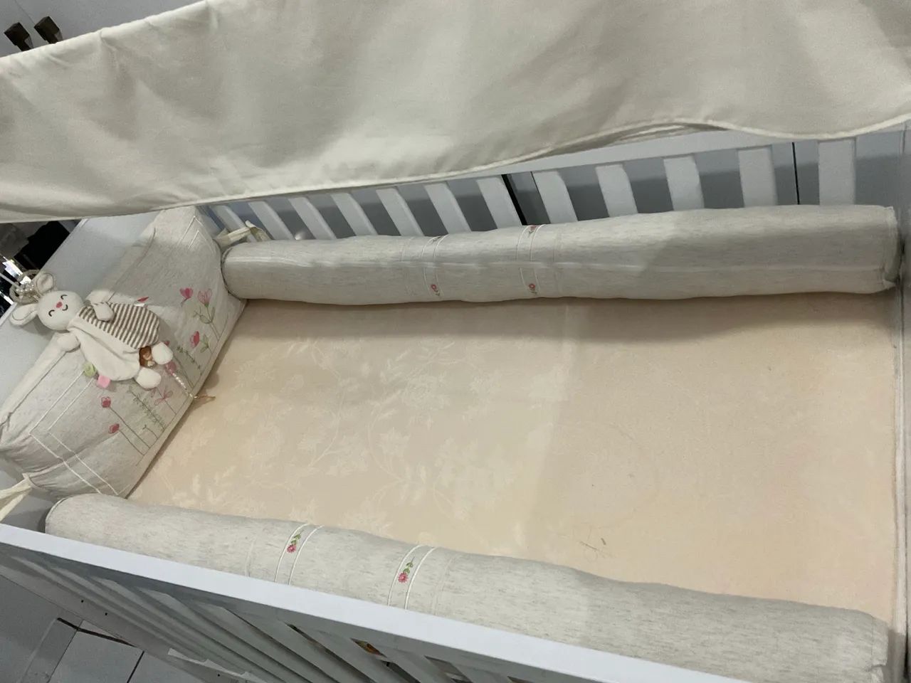 Berço acompanhado com colchão 