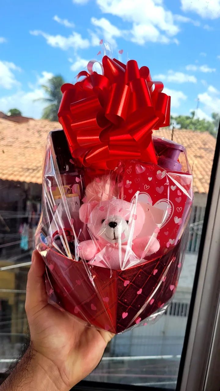 Cesta de presente personalizada (Entregamos).