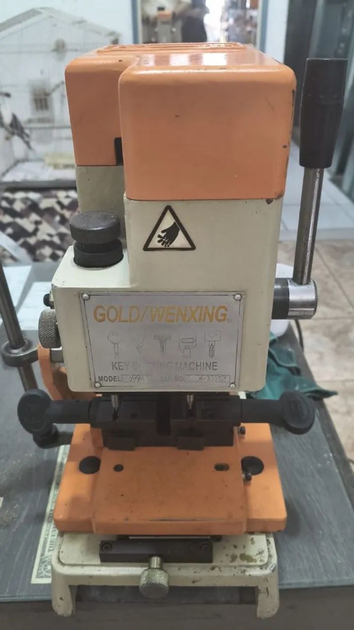 Avanti Pantographic Key Cutting Machine