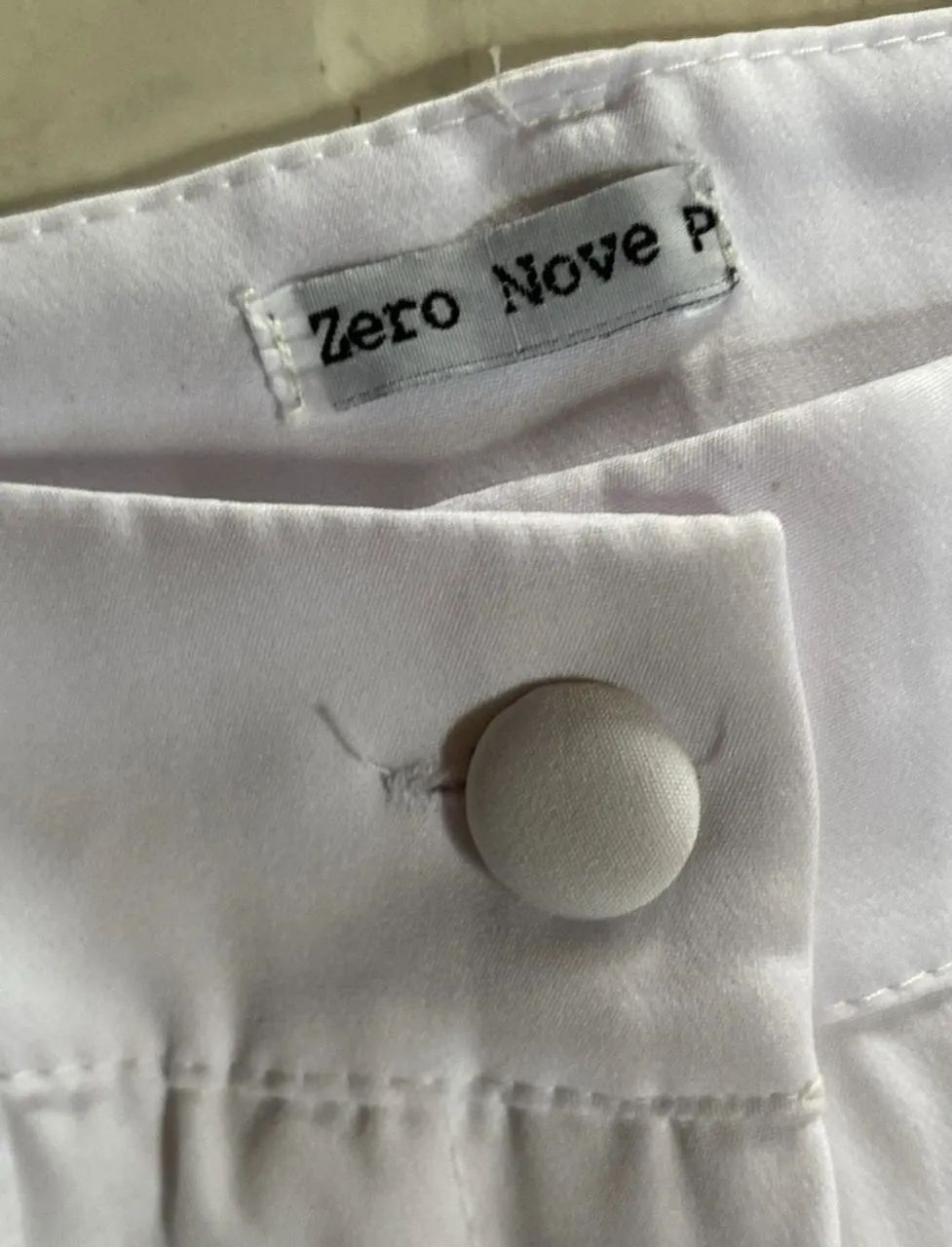 Calça branca com bolso - TAM P
